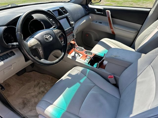 Used 2010 Toyota Highlander Limited AWD/4WD image 13