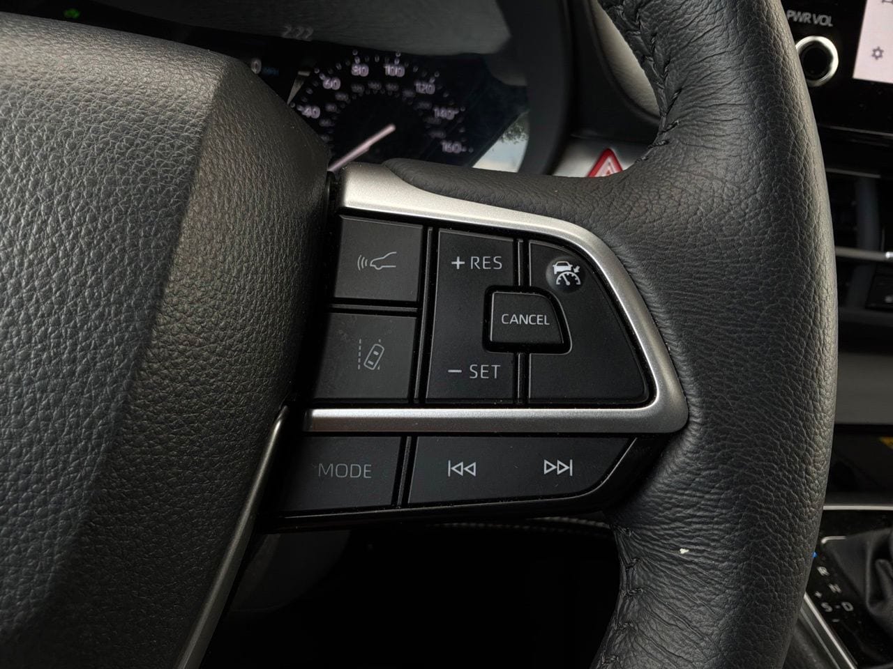 Used 2026 Toyota Sienna XLE FWD image 41