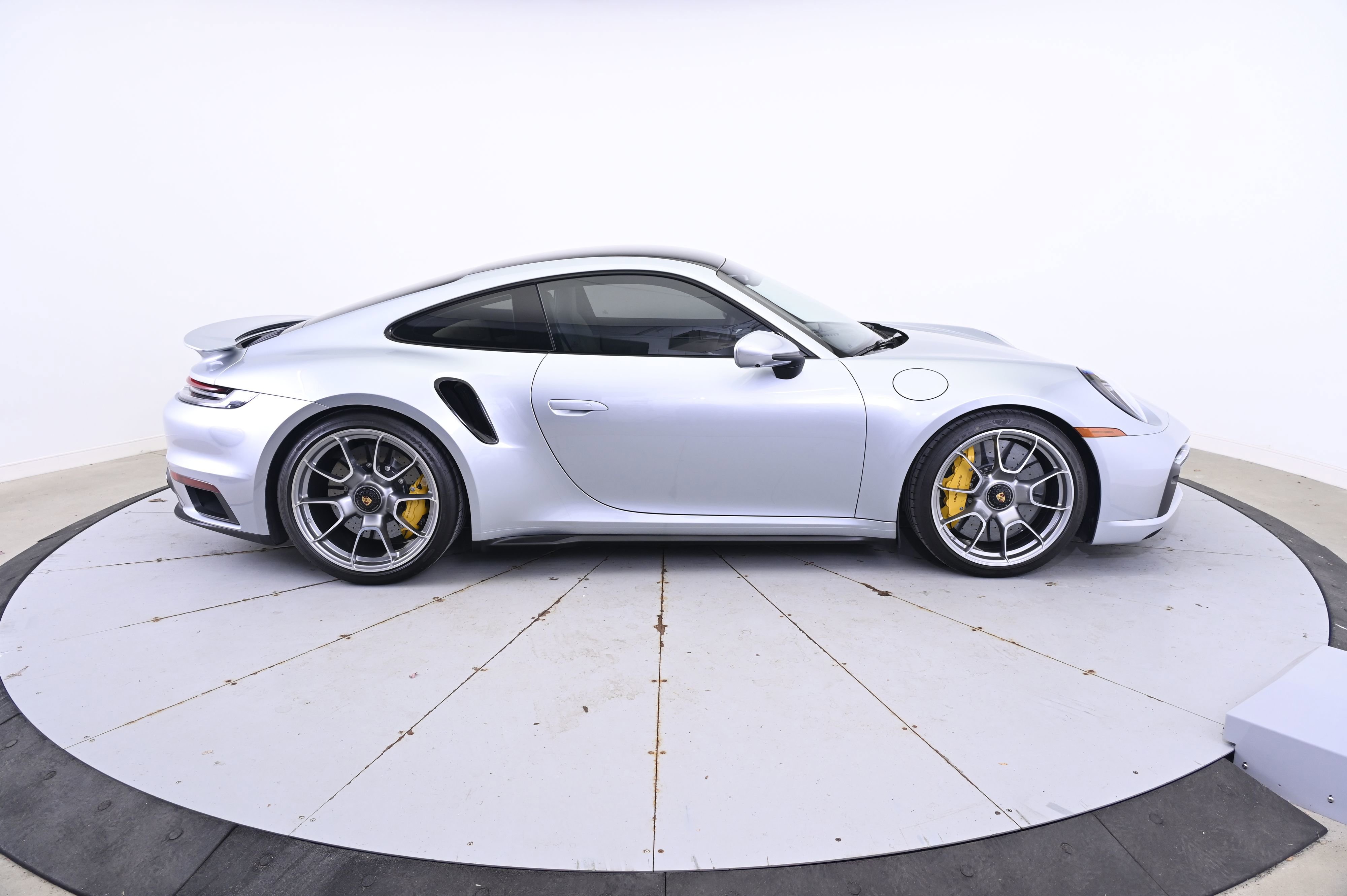 Used 2021 Porsche 911 Turbo image 8