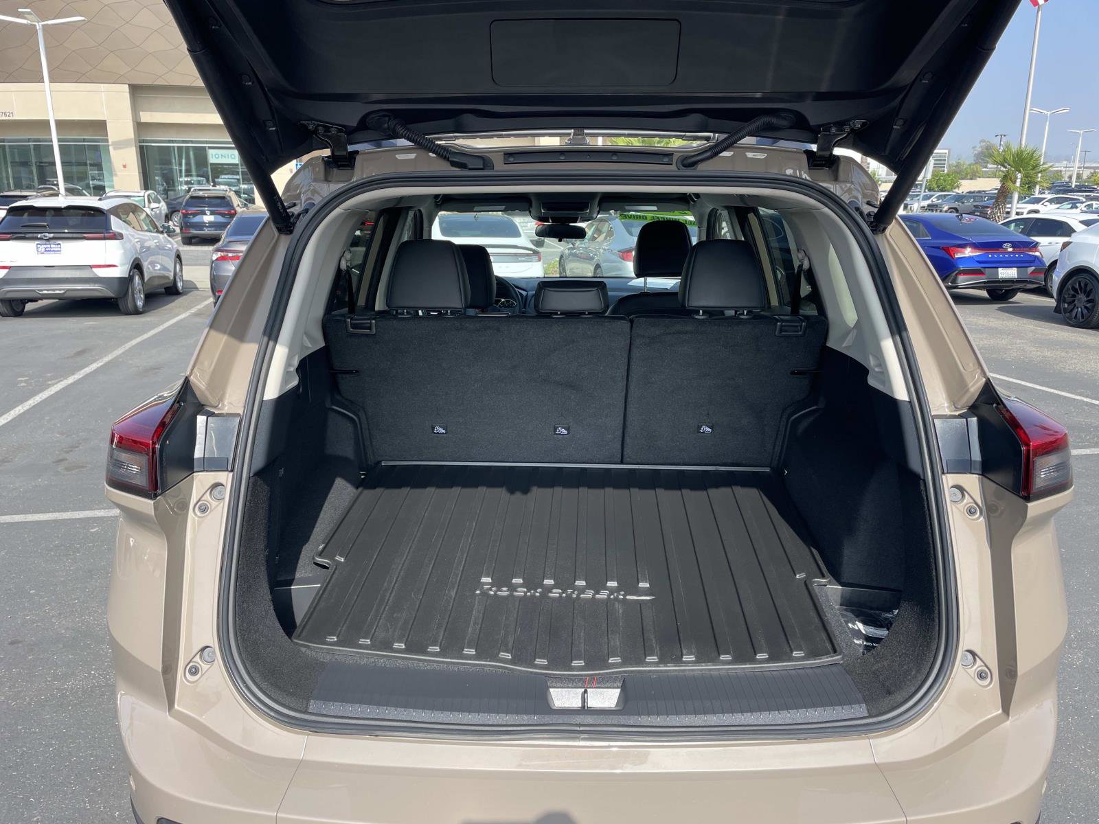 Used 2025 Nissan Rogue SV image 24