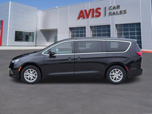 Used 2024 Chrysler Pacifica Touring-L FWD image 10