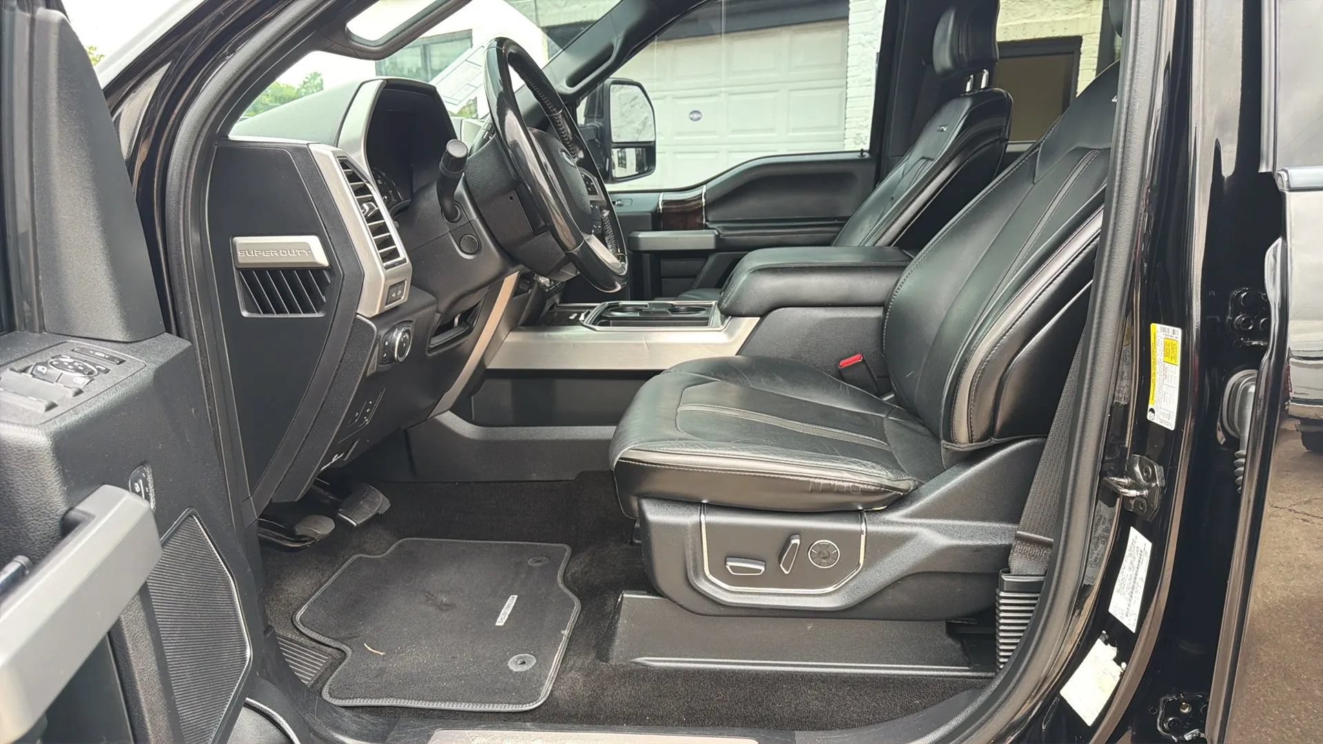 Used 2017 Ford F350 Platinum w/ Platinum Ultimate Package AWD/4WD image 8