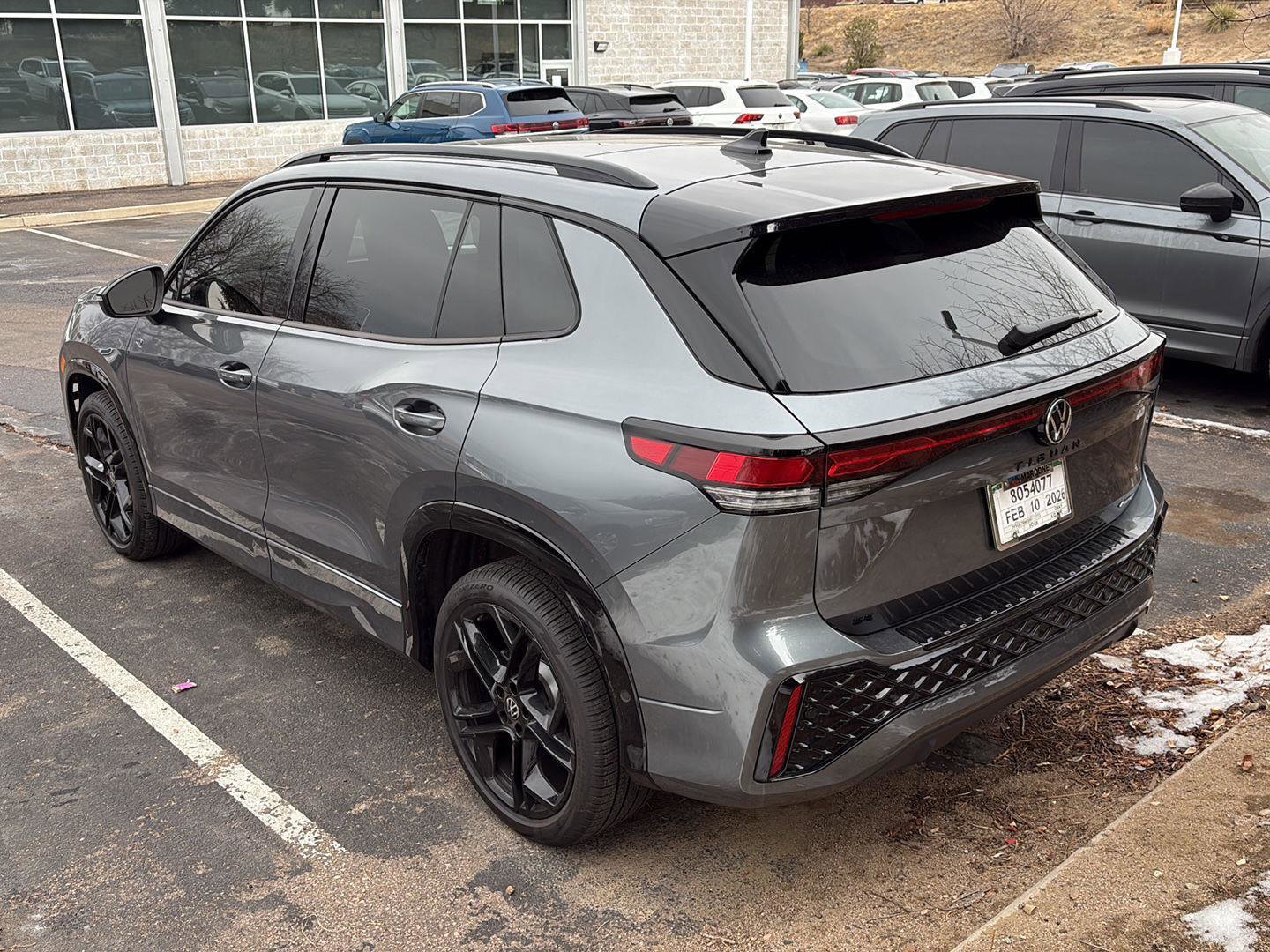 Used 2025 Volkswagen Tiguan SE R-Line image 3