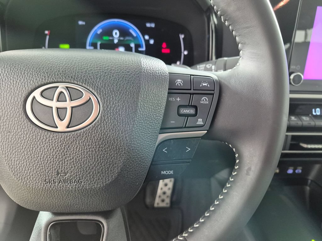 Used 2025 Toyota Camry SE FWD image 15