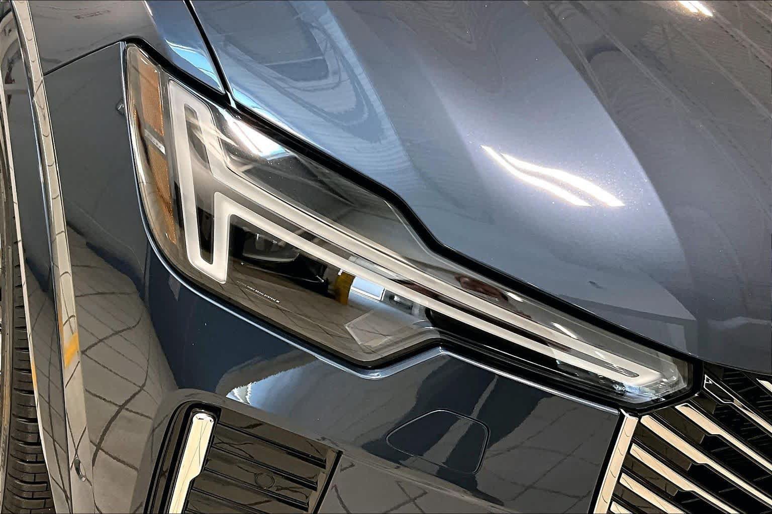 New 2026 Volvo XC90 B6 Plus w/ Protection Package Premier AWD/4WD image 15