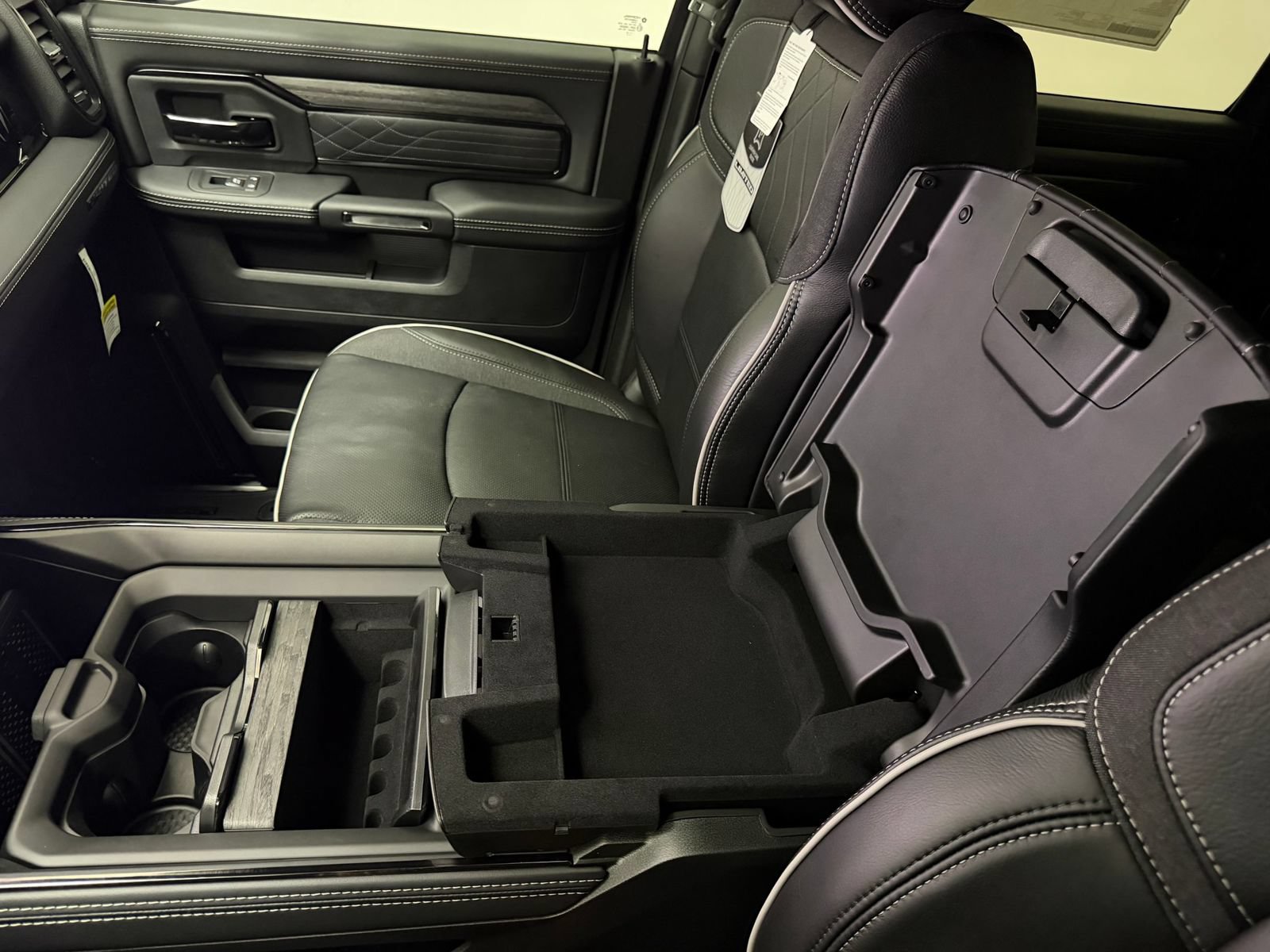 New 2026 RAM 3500 Limited AWD/4WD image 32