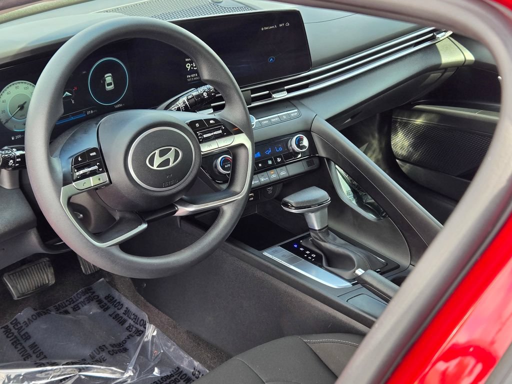 Used 2024 Hyundai Elantra SEL FWD image 30