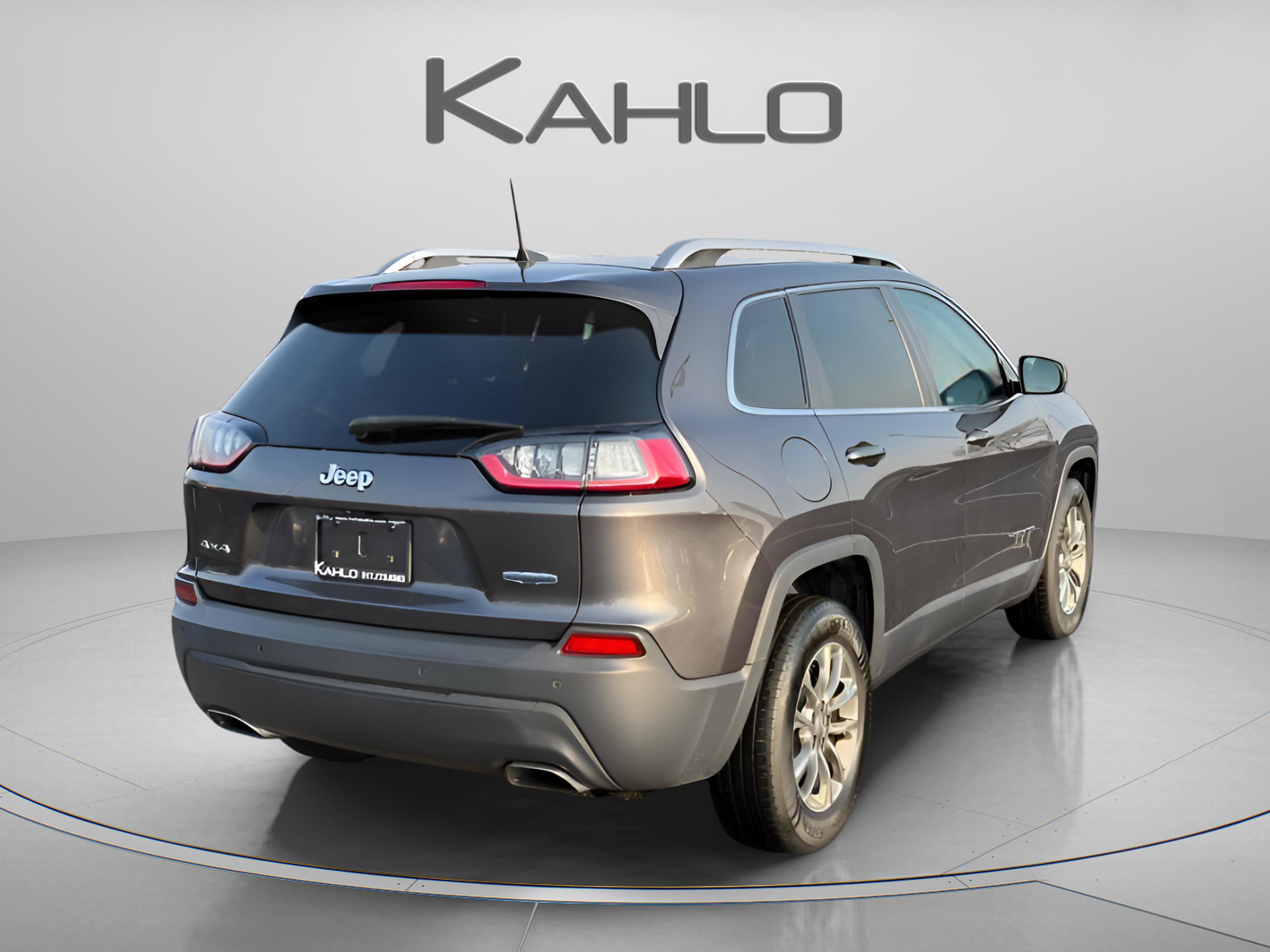 Used 2019 Jeep Cherokee Latitude Plus w/ Cold Weather Group AWD/4WD image 4