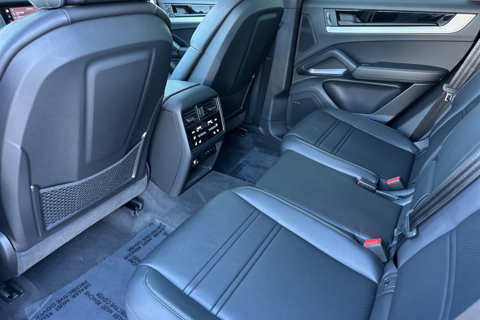 Used 2025 Porsche Cayenne Coupe image 13