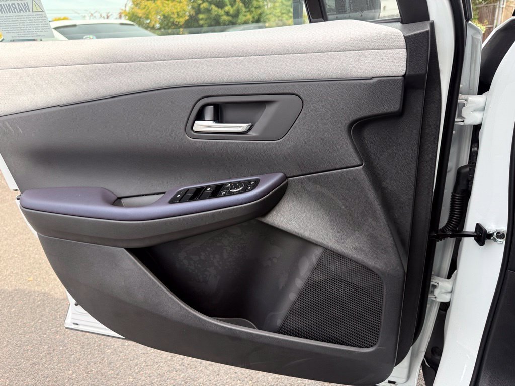 New 2026 Nissan Leaf SV Plus w/ Floor Mat Package (SV+) FWD image 17