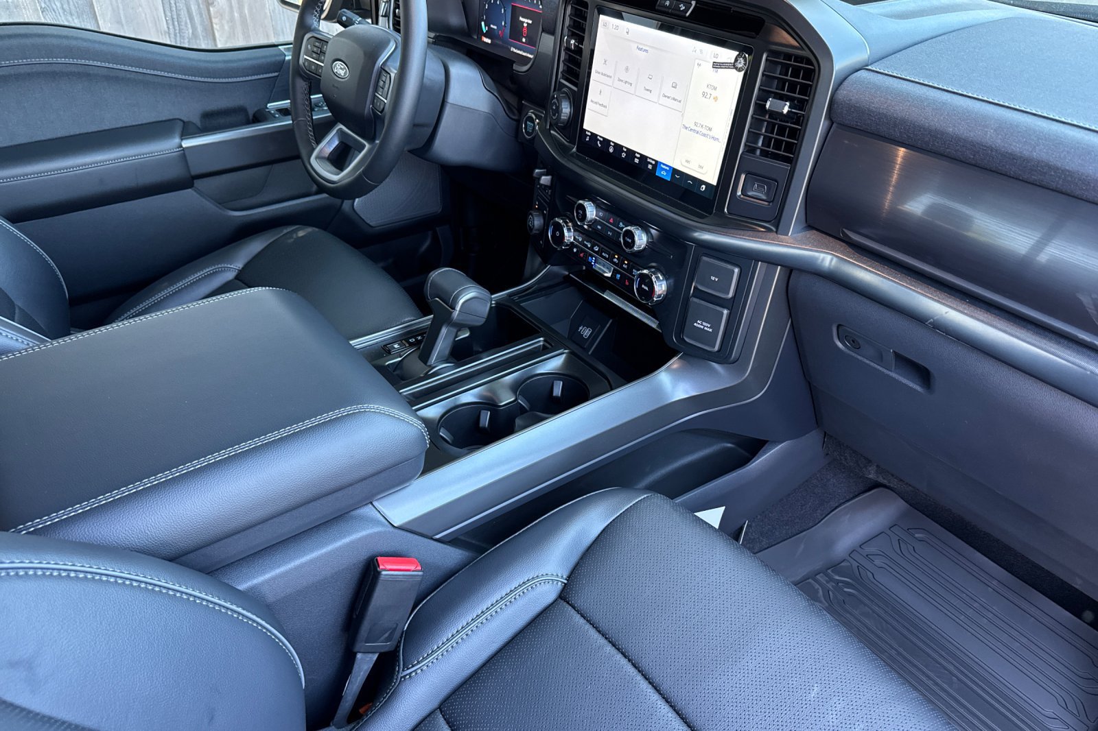 New 2026 Ford F150 Lariat w/ Equipment Group 501A Mid AWD/4WD image 17