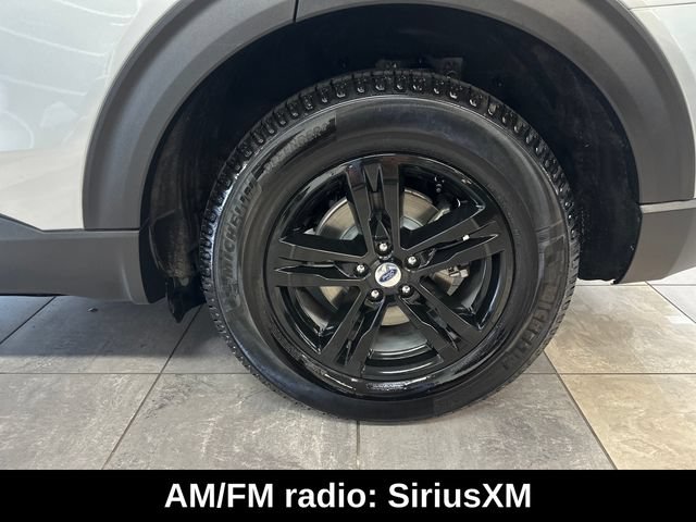Used 2020 Ford Explorer XLT w/ Equipment Group 202A AWD/4WD image 9