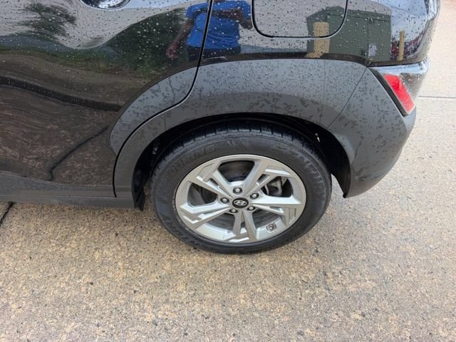 Used 2023 Hyundai Kona SEL AWD/4WD image 6