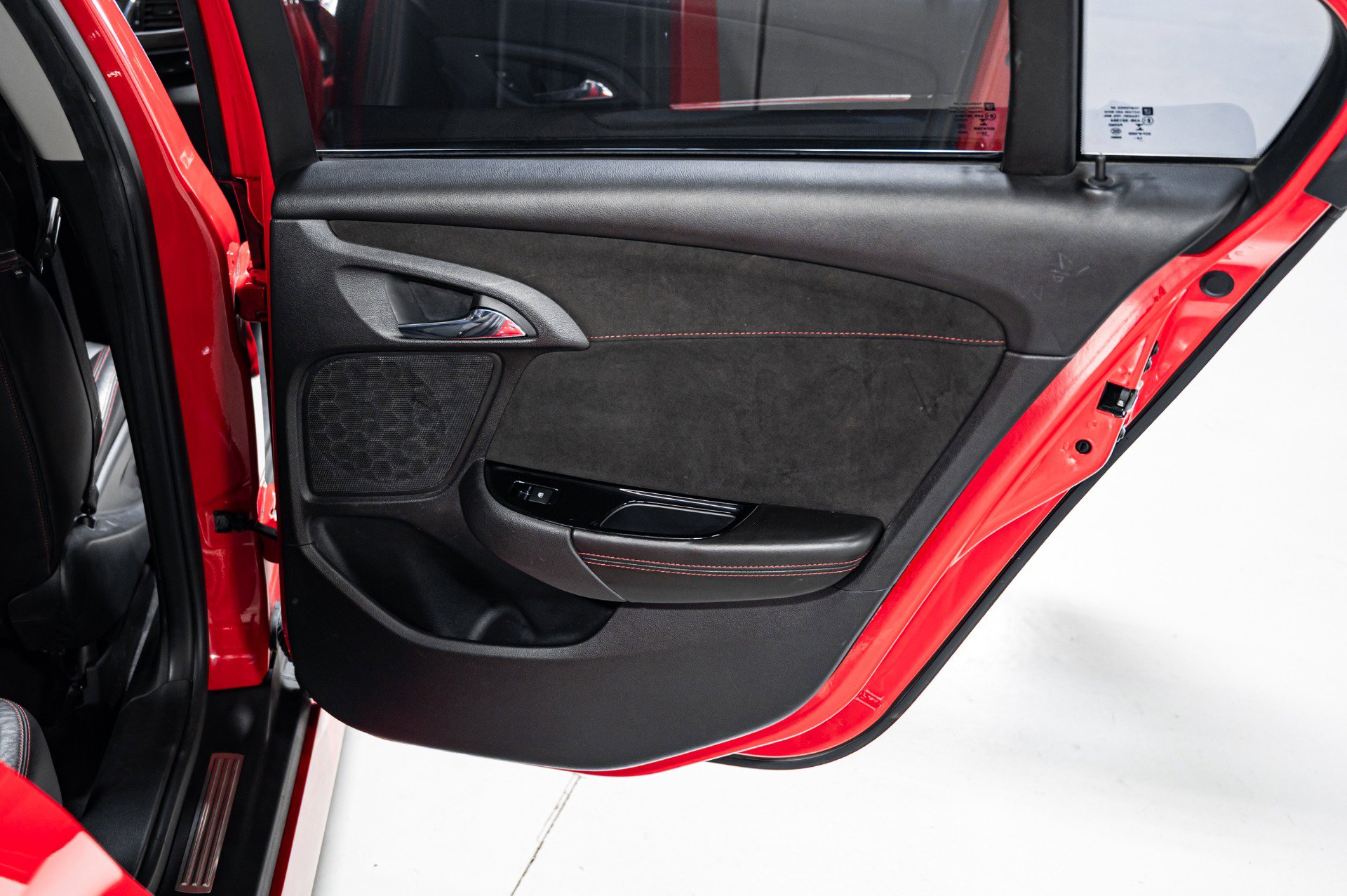 Used 2015 Chevrolet SS image 31