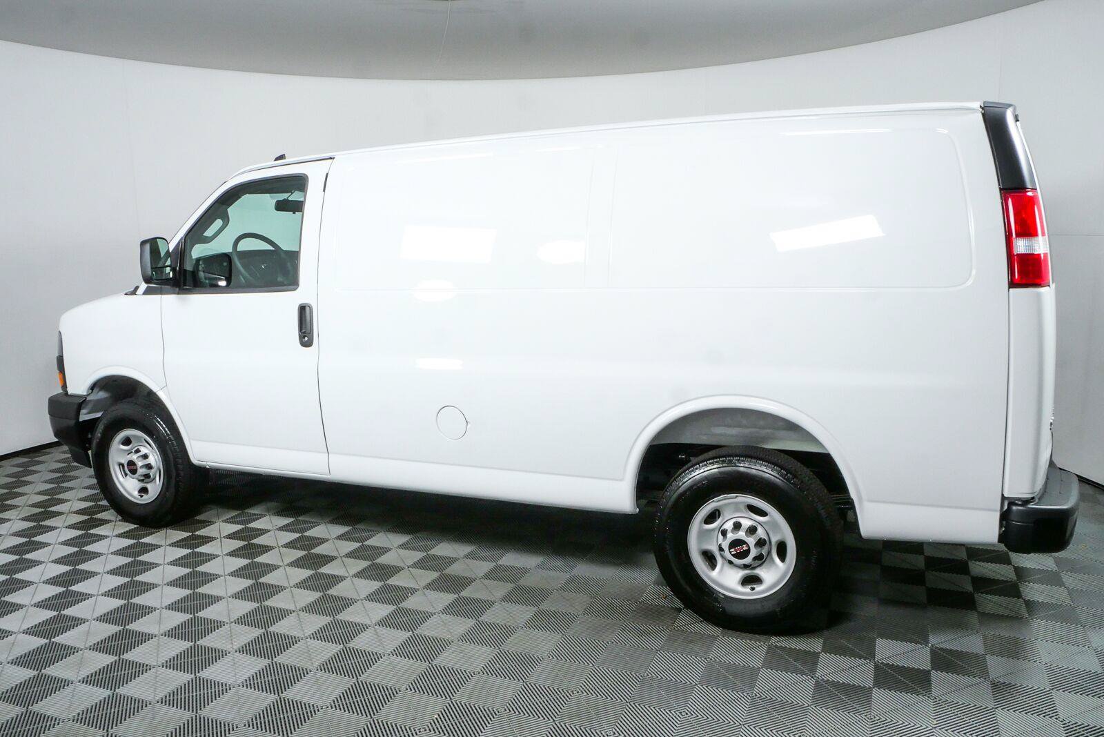 New 2025 GMC Savana 2500 w/ Driver Convenience Package RWD image 22