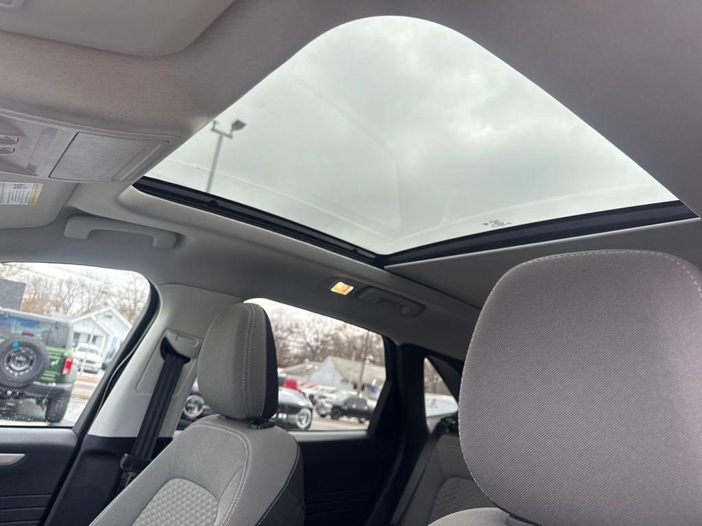 Used 2022 Ford Escape SE w/ SE Sport Appearance Package image 27