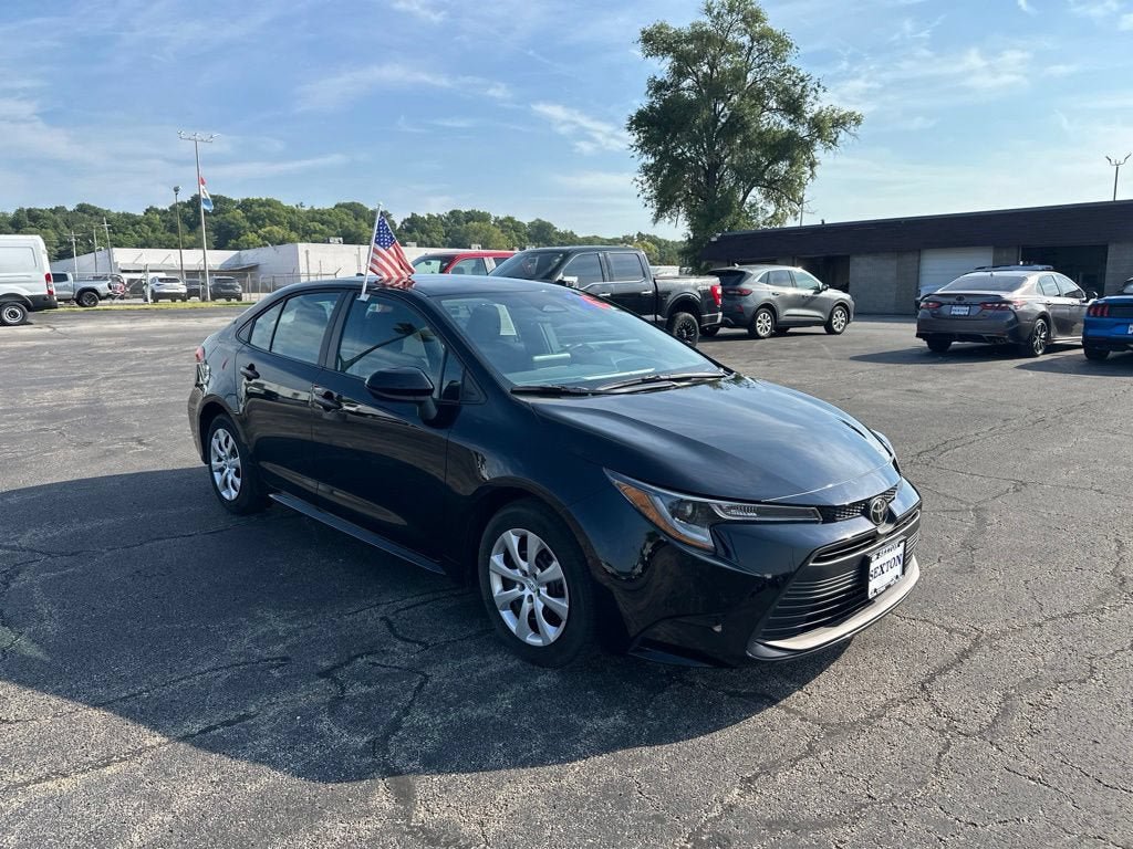 Used 2026 Toyota Corolla LE FWD image 3