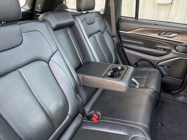 Used 2022 Jeep Grand Cherokee Overland w/ Luxury Tech Group IV image 18