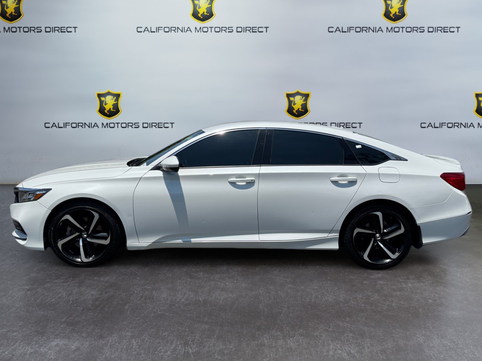 Used 2018 Honda Accord Sport image 2