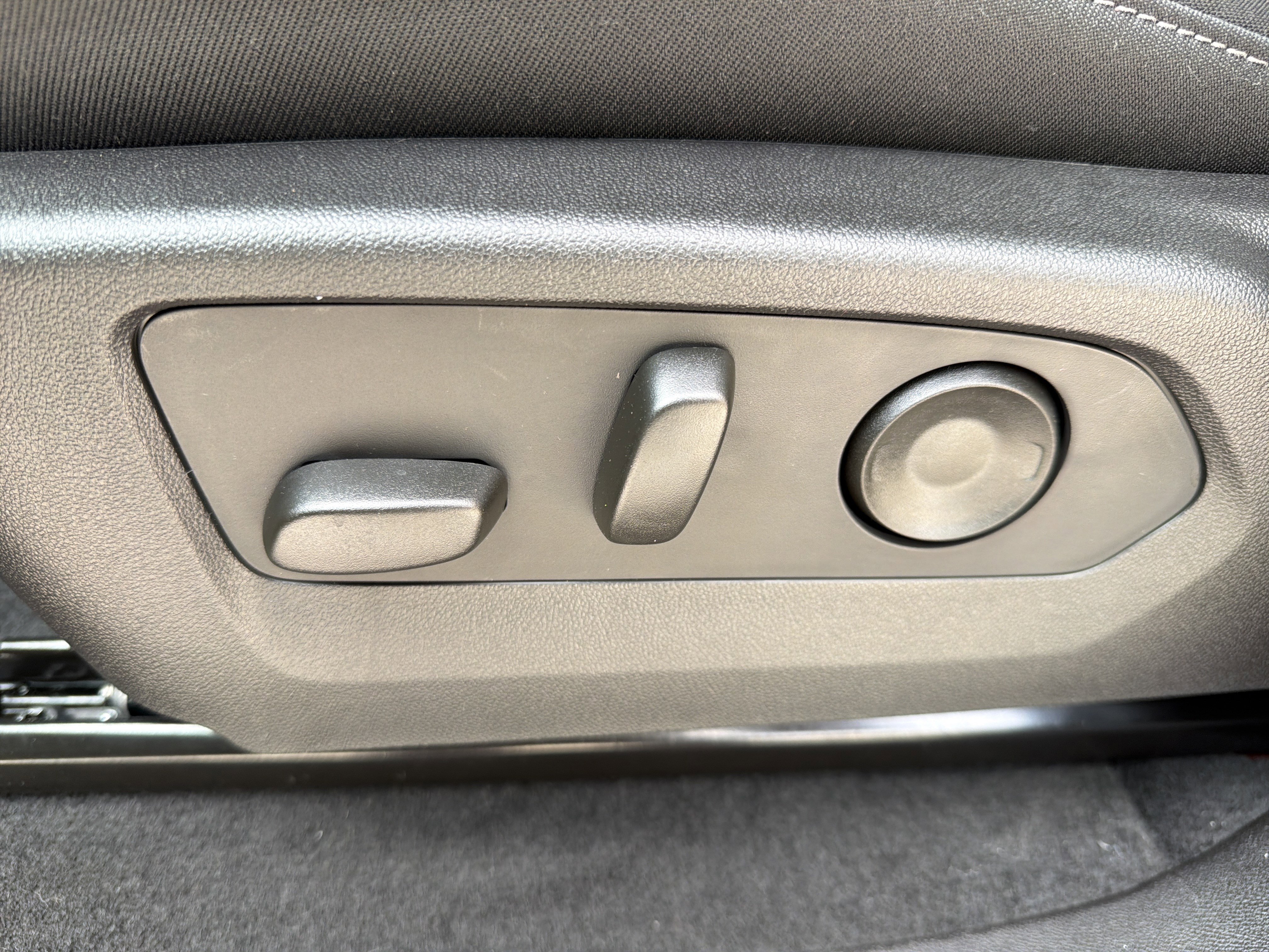 New 2026 GMC Canyon Elevation w/ Convenience Package image 21