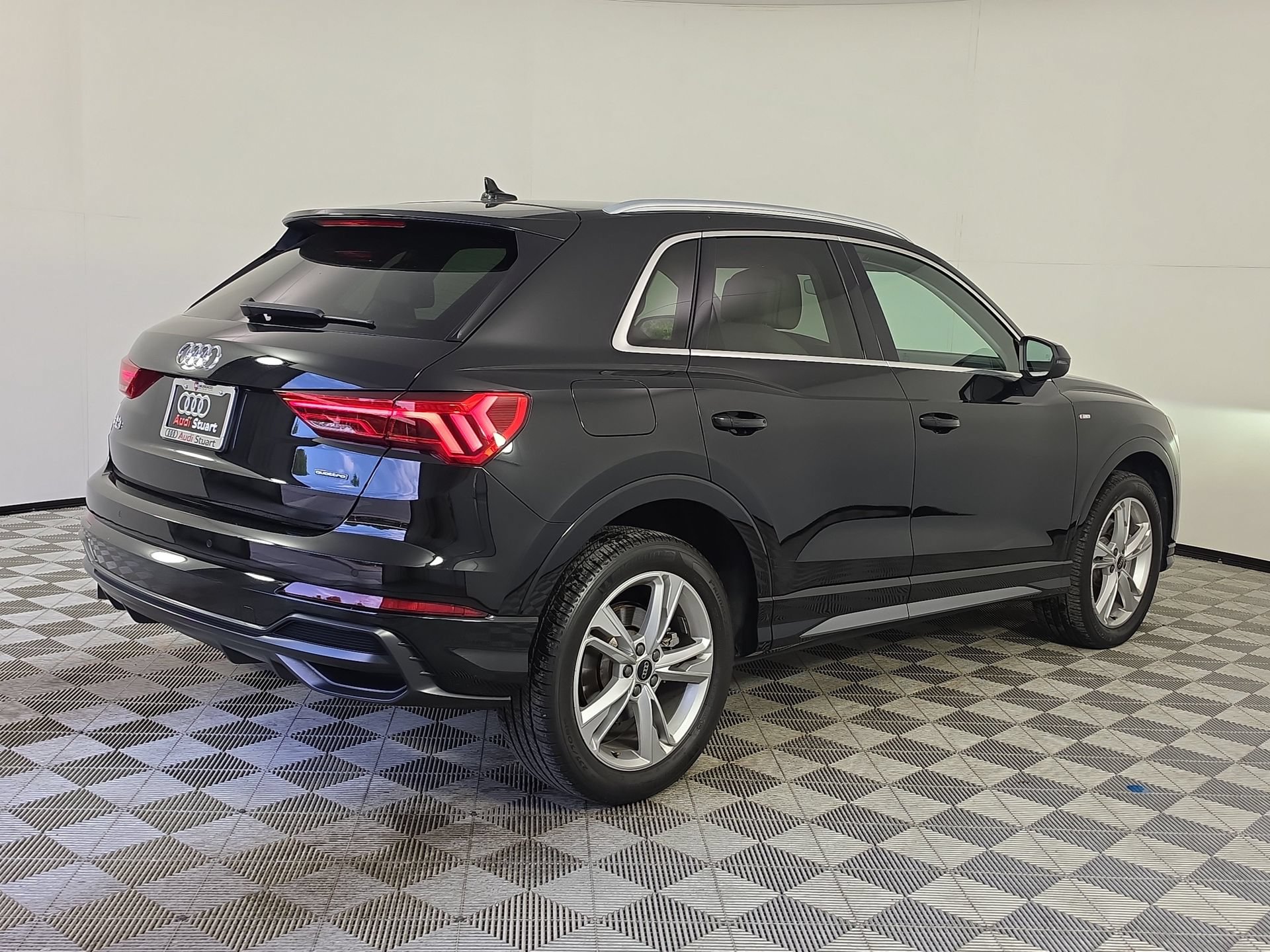 Certified 2022 Audi Q3 2.0T Premium Plus w/ Premium Plus Package AWD/4WD image 7