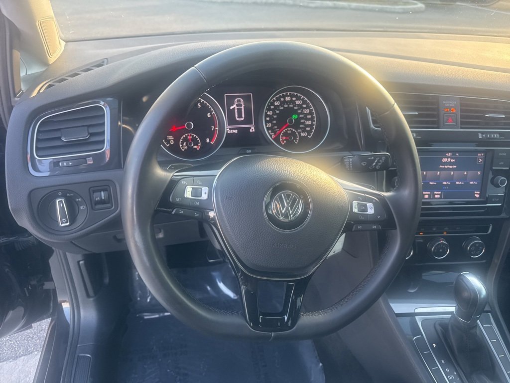 Used 2018 Volkswagen Golf S image 25