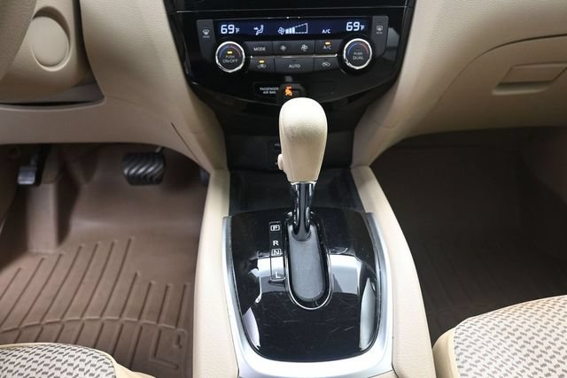 Used 2015 Nissan Rogue SV w/ SV Premium Package FWD image 34