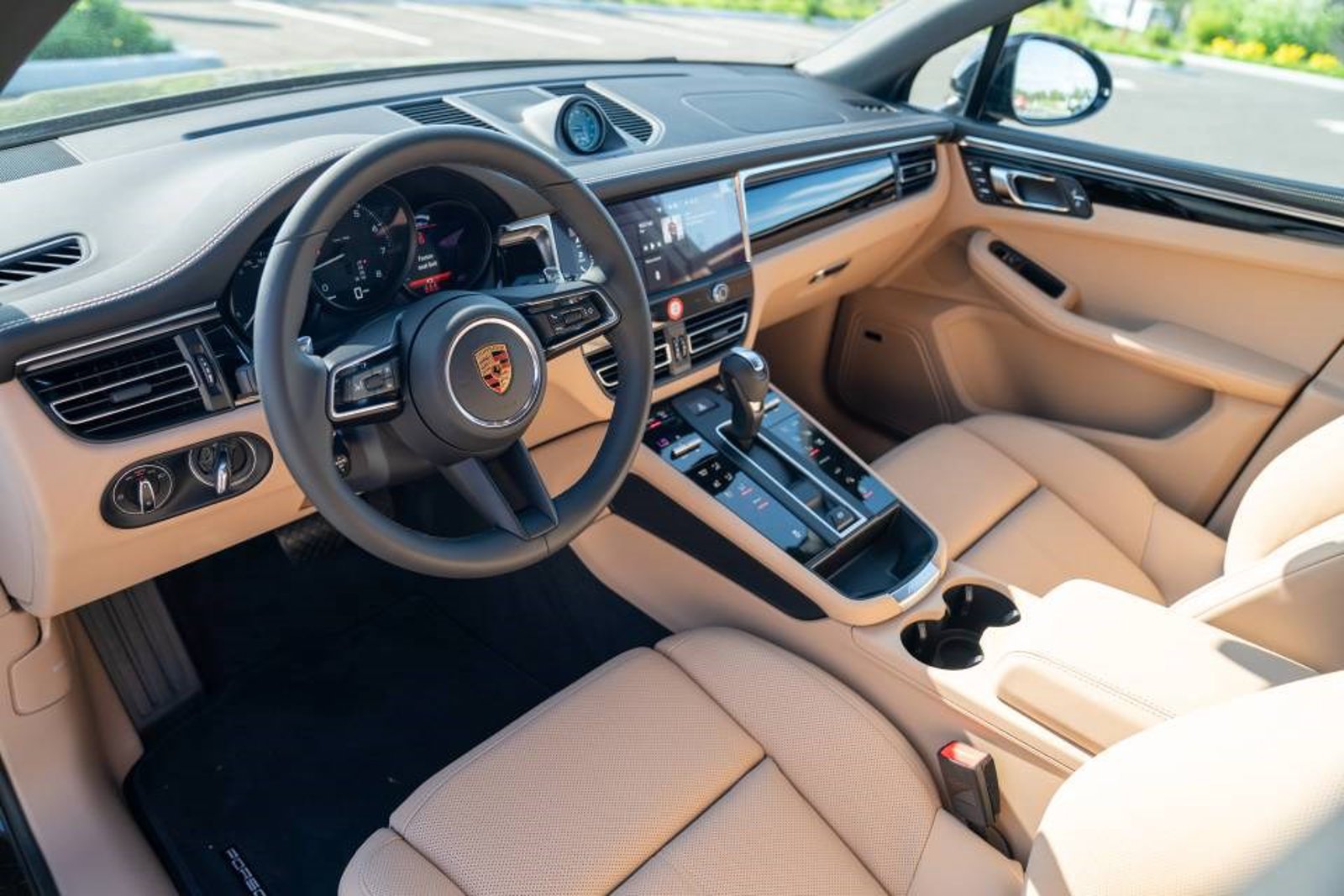 New 2026 Porsche Macan AWD/4WD image 4