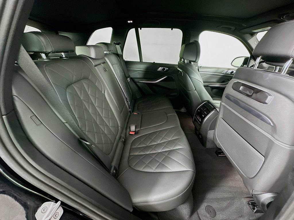 Used 2025 BMW X5 M60i image 34