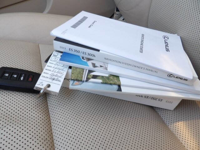 Used 2013 Lexus ES 300h w/ Luxury Pkg FWD image 35