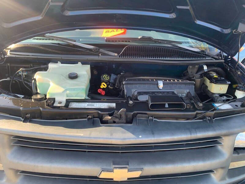 Used 2000 Chevrolet Express 1500 image 9
