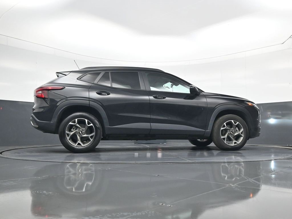 Used 2024 Chevrolet Trax LT w/ LT Convenience Package image 22