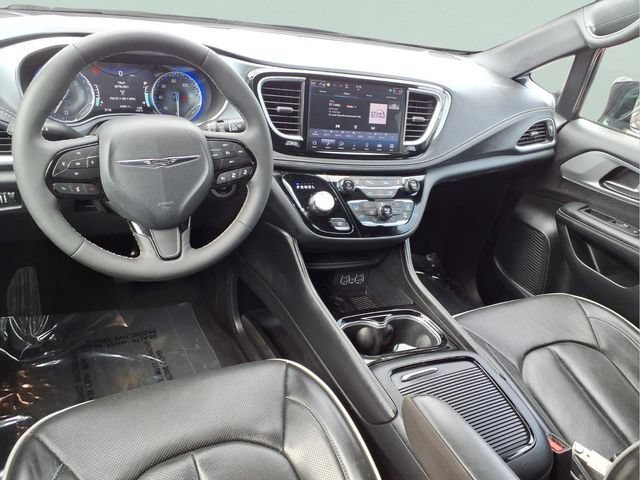 Used 2025 Chrysler Pacifica Limited FWD image 4