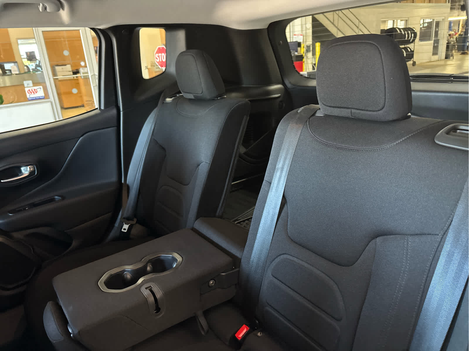 Used 2022 Jeep Renegade Latitude w/ Convenience Group AWD/4WD image 31
