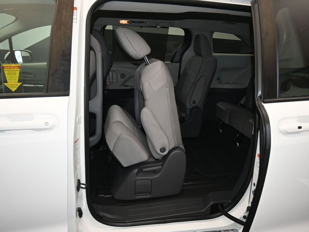 Used 2021 Toyota Sienna LE image 36