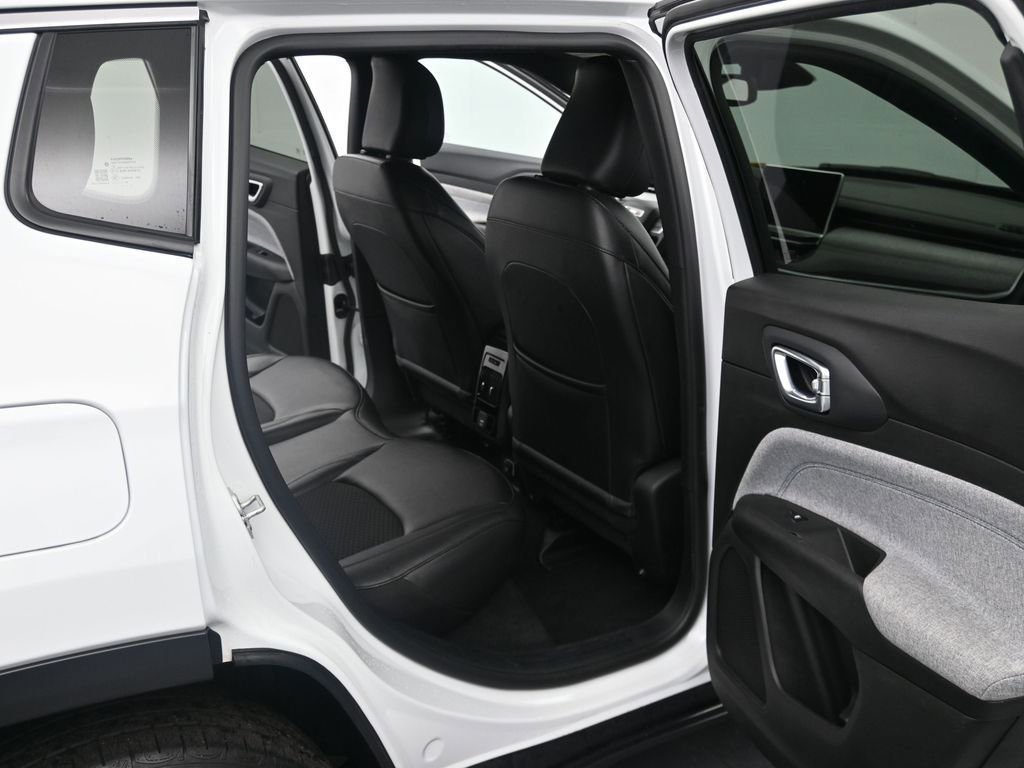 Used 2024 Jeep Compass Latitude image 15