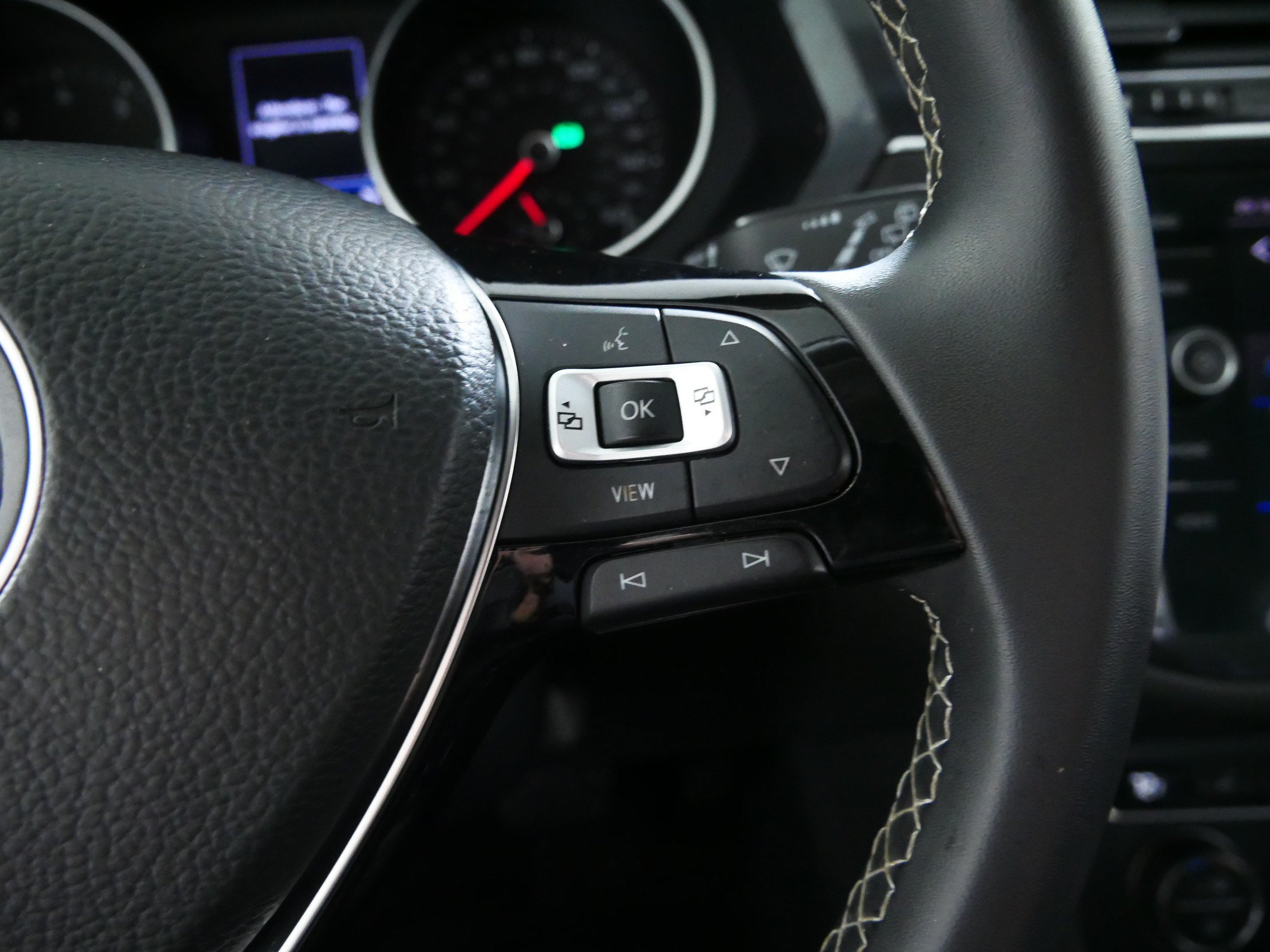 Used 2021 Volkswagen Tiguan SE AWD/4WD image 28