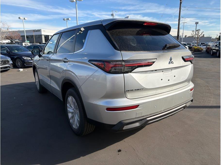 New 2026 Mitsubishi Outlander ES FWD image 7