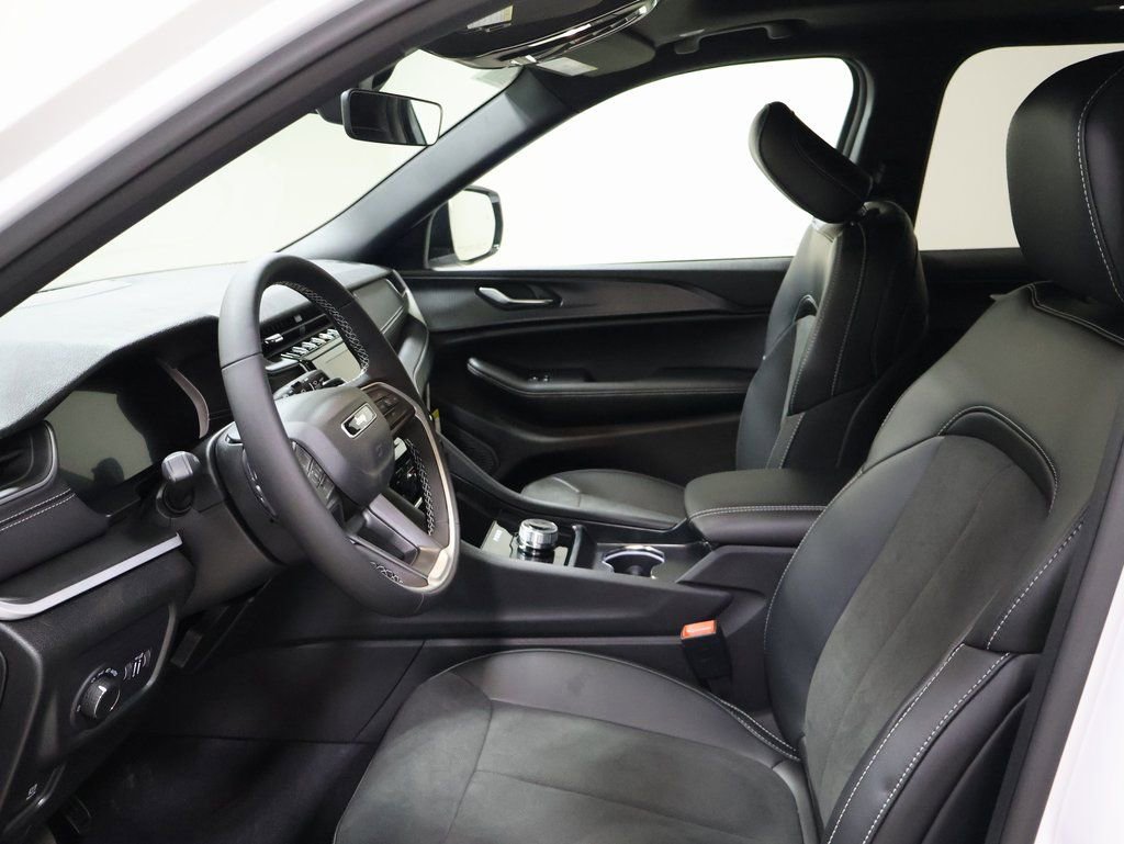 New 2025 Jeep Grand Cherokee L Altitude image 9