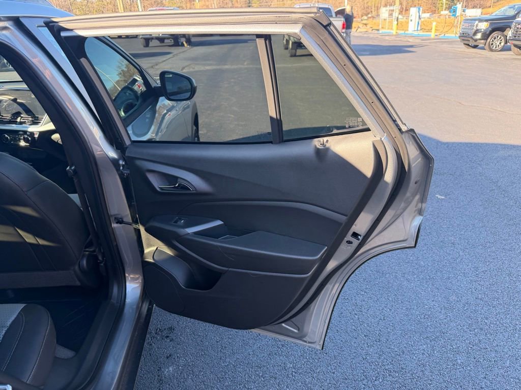 New 2026 Chevrolet Trax LT w/ Sunroof Package image 15