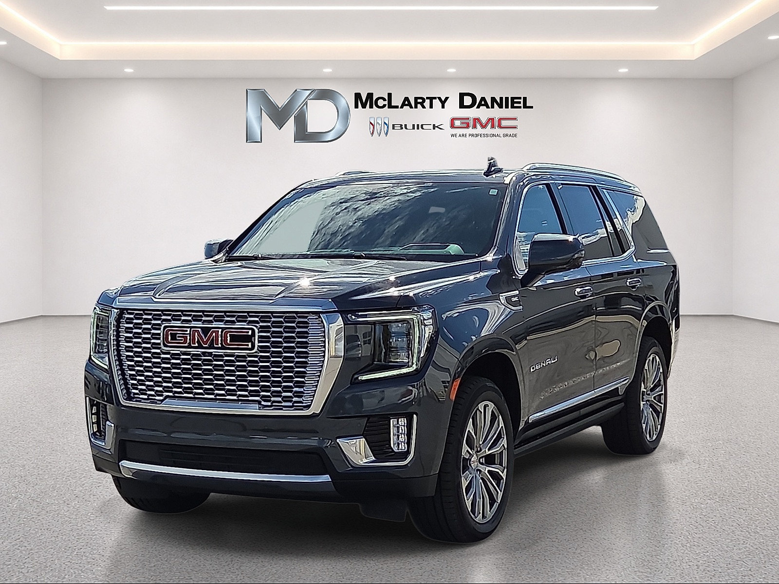 Certified 2021 GMC Yukon Denali w/ Denali Premium Package AWD/4WD image 3