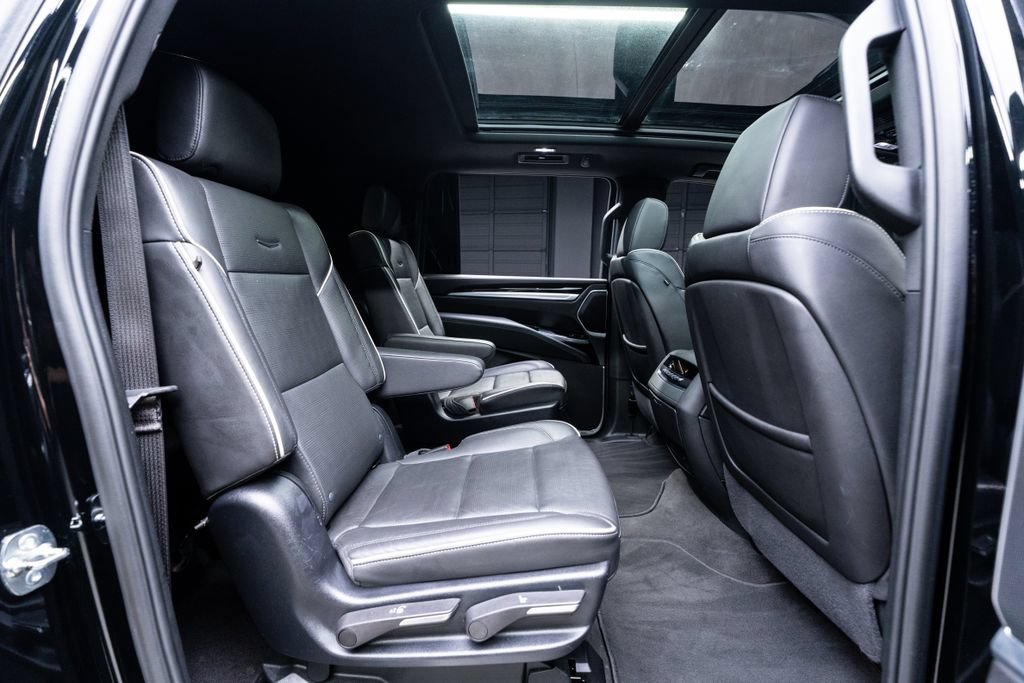 Used 2025 Cadillac Escalade ESV Premium Luxury RWD image 39