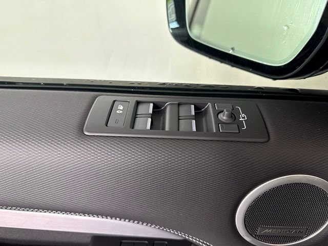 Certified 2025 Land Rover Discovery Dynamic SE AWD/4WD image 28