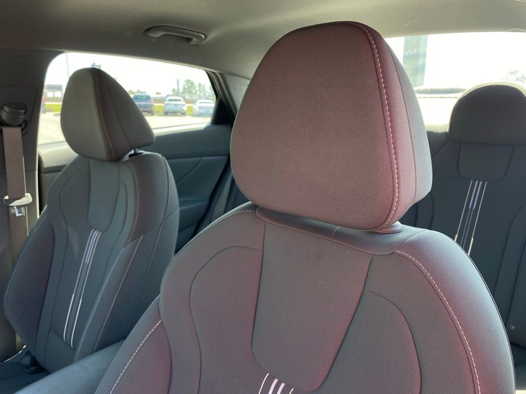 Used 2023 Hyundai Elantra SEL w/ Convenience Package image 14