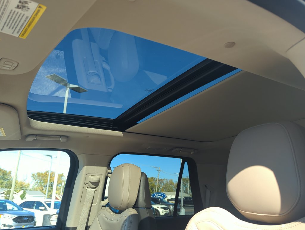 Used 2024 Lincoln Navigator Reserve AWD/4WD image 14