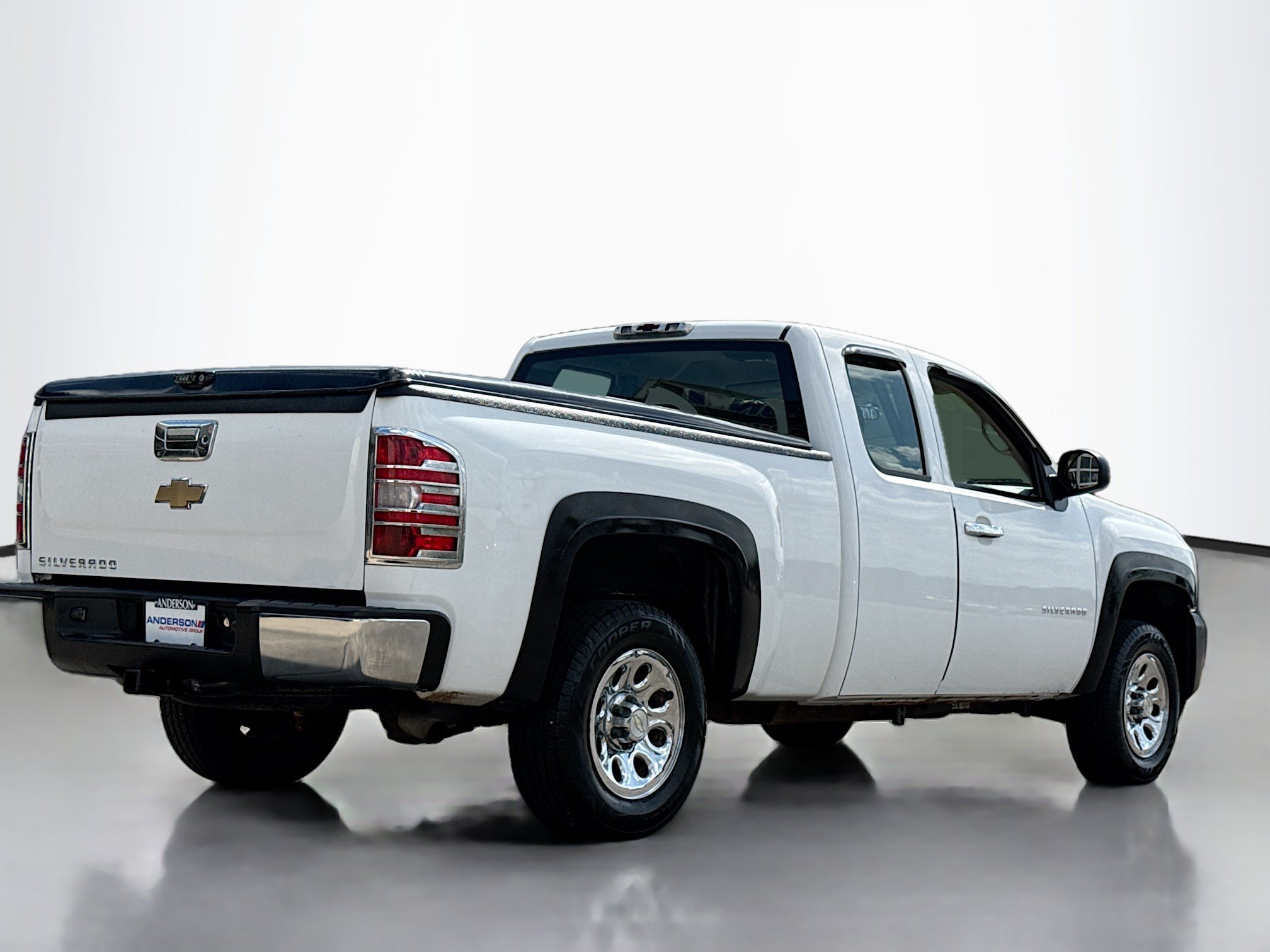 Used 2010 Chevrolet Silverado 1500 W/T RWD image 2