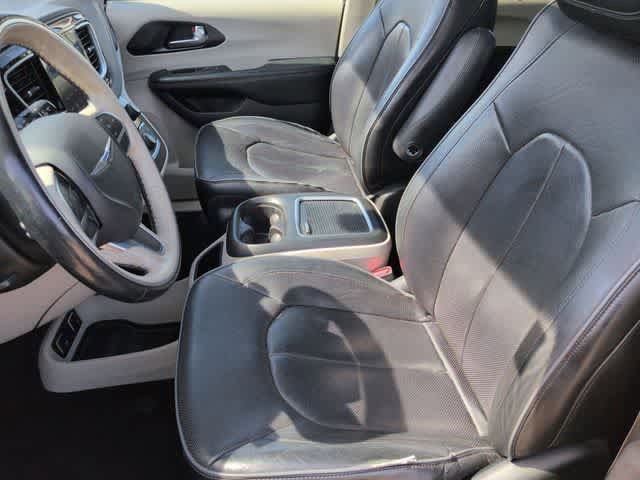 Used 2020 Chrysler Pacifica Limited FWD image 16