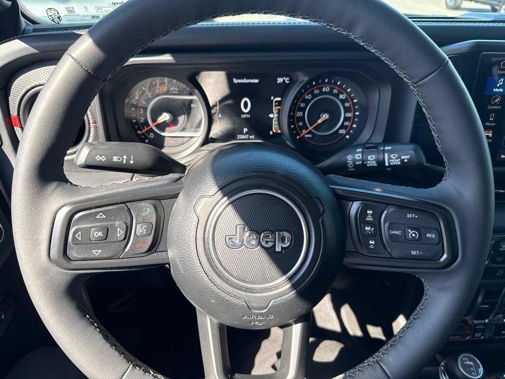 Certified 2025 Jeep Wrangler Unlimited Rubicon w/ Convenience Group AWD/4WD image 18