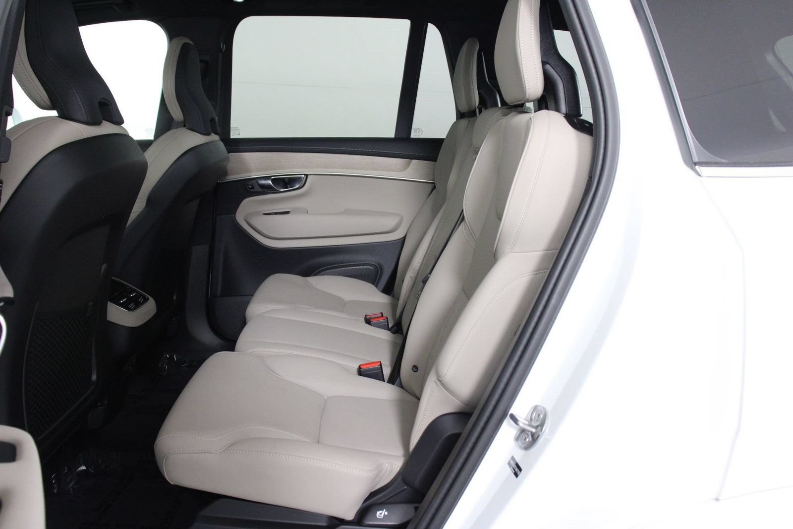 Certified 2026 Volvo XC90 B5 Core AWD/4WD image 32