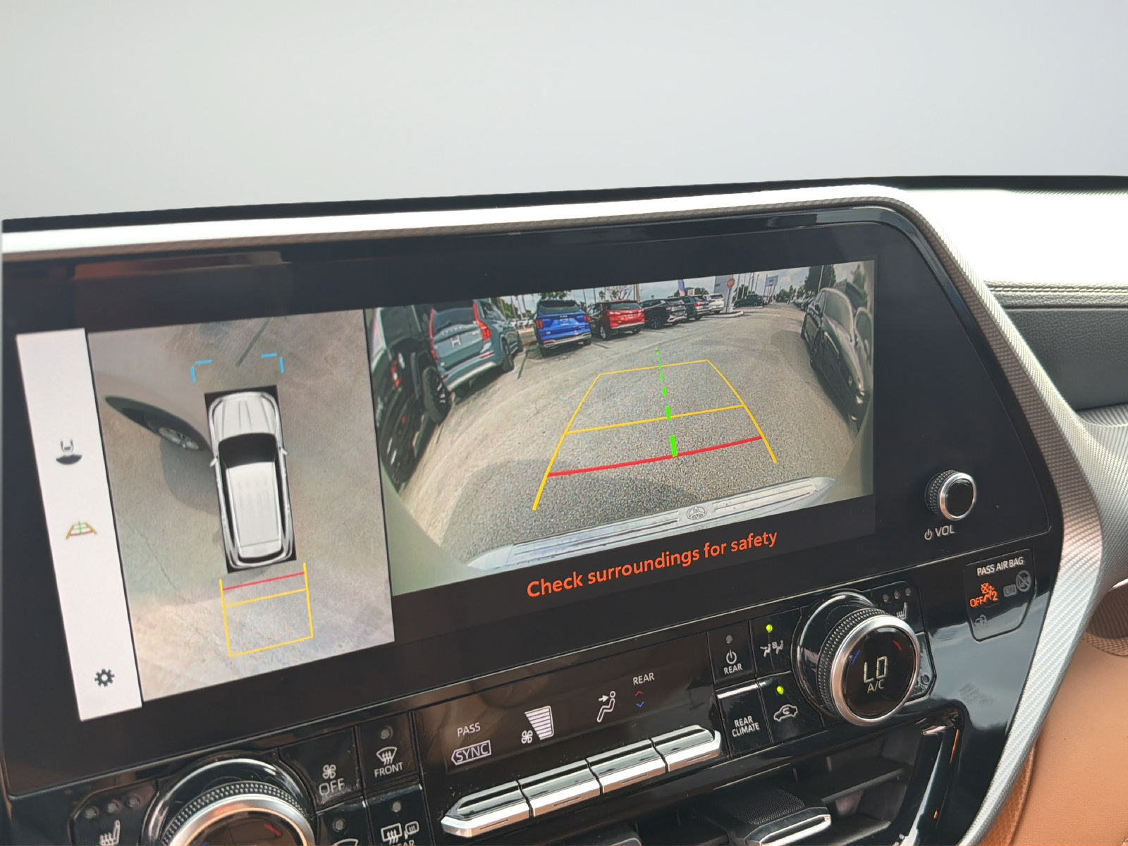 Used 2024 Toyota Highlander Platinum FWD image 24